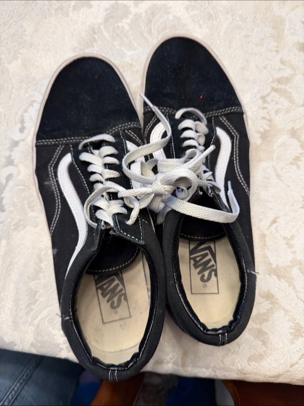 Vans Black and White Low-Top Skate Sneakers men’s 9.5 women’s 11